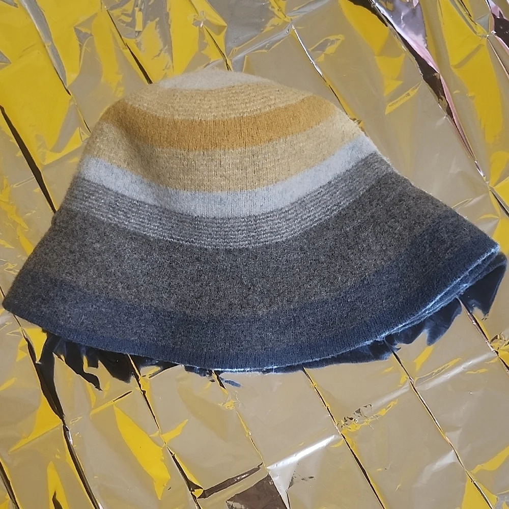 Duluth Trading Co Tan and Blue Wool Blend Hat - Picture 2 of 7